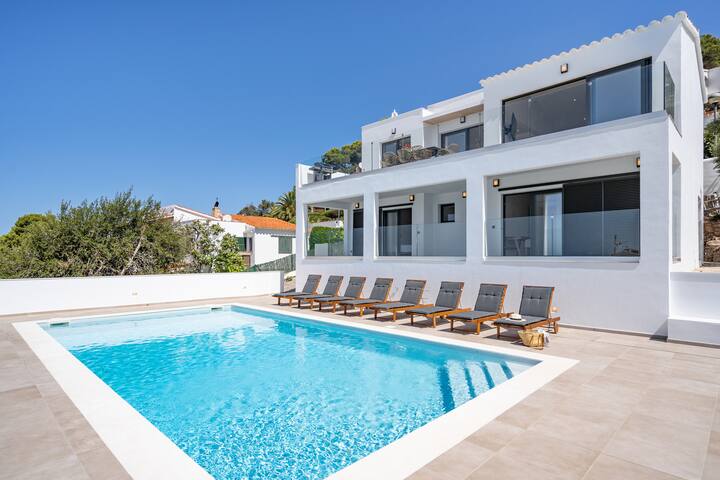 Villa Bella | fantastic seaview | heated pool gallery image 3