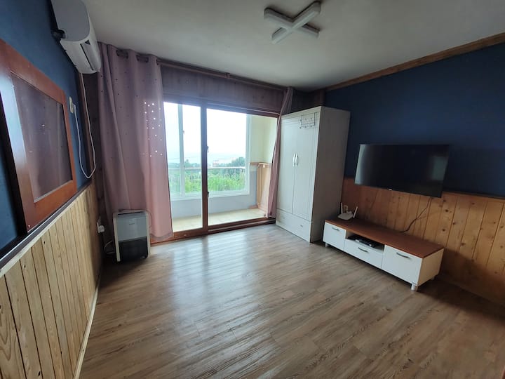 Është një akomodim i mirë për t 'u përdorur si një dysheme e gjerë ondol me miqtë ose si njësi familjare.