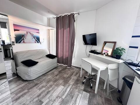 Cozy studio 1 min walk RER B