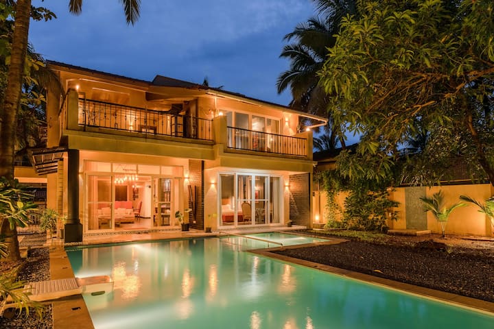 Villa Corsa by Hireavilla – 4BR w Pool in Morjim