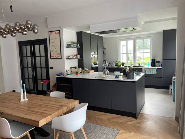 Family house with garden in calm area of Brussels gallery image 2