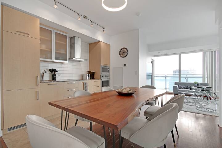 3 Bedroom CN Tower Waterfront Oasis gallery image 3