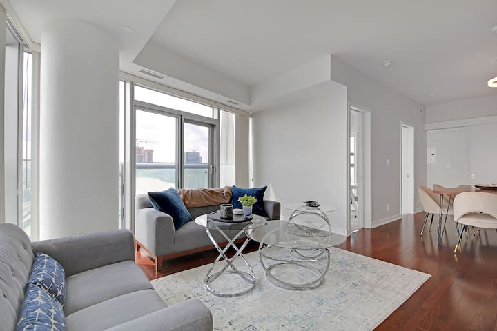 3 Bedroom CN Tower Waterfront Oasis gallery image 2