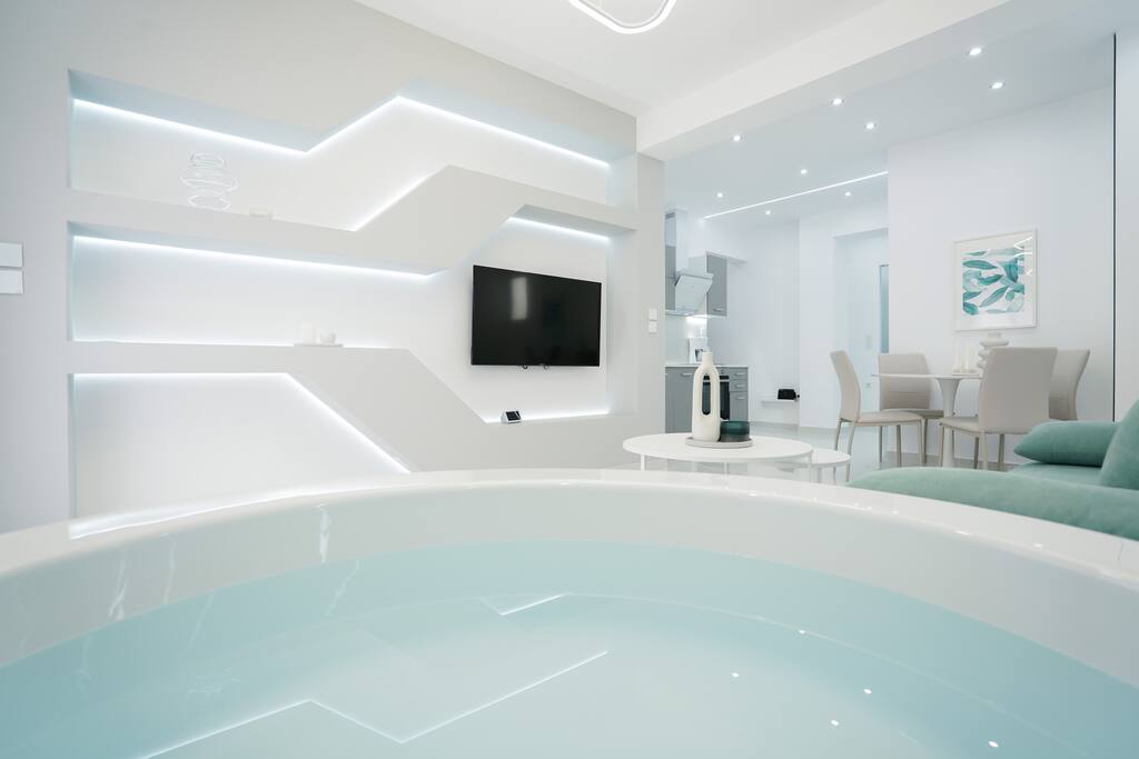 A8 Modern Home With Hot Tub (No Bubbles) DER046