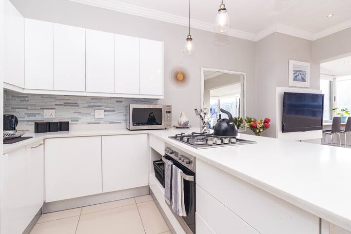 2 bed apartment on the promenade gallery image 5