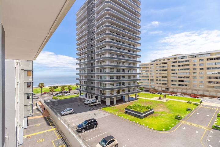 2 bed apartment on the promenade gallery image 3