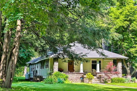 Acorn Bungalow • 2 Mins to Main • Swimming Hole