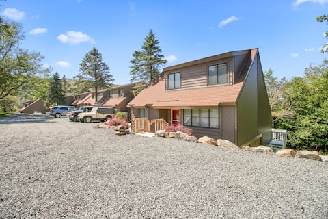 Popular Airbnb listing: Walk to the Slopes! Family Friendly Townhome! in Beech Mountain