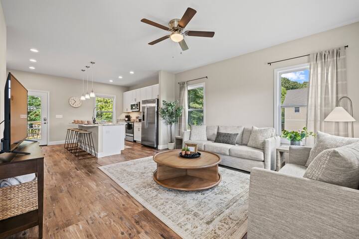 2 Houses! Sleeps 22! 10 Min to DTW Asheville gallery image 3