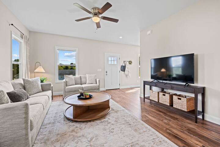 2 Houses! Sleeps 22! 10 Min to DTW Asheville gallery image 2