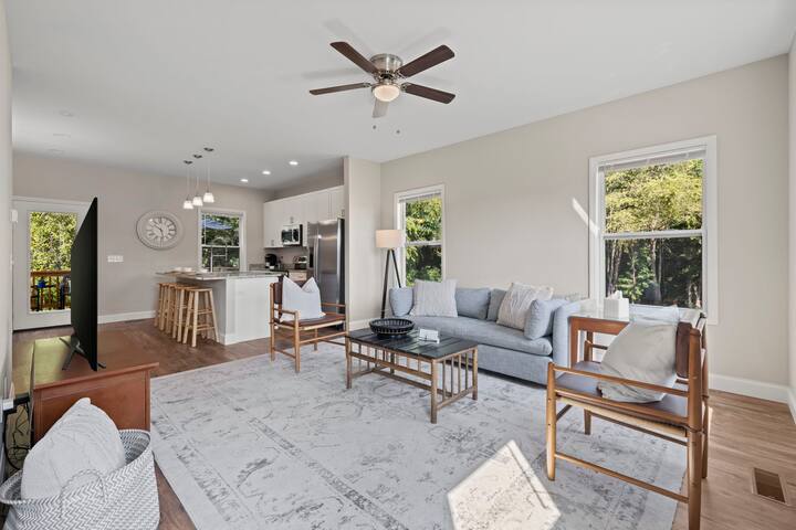 2 Houses! Sleeps 22! 10 Min to DTW Asheville gallery image 4