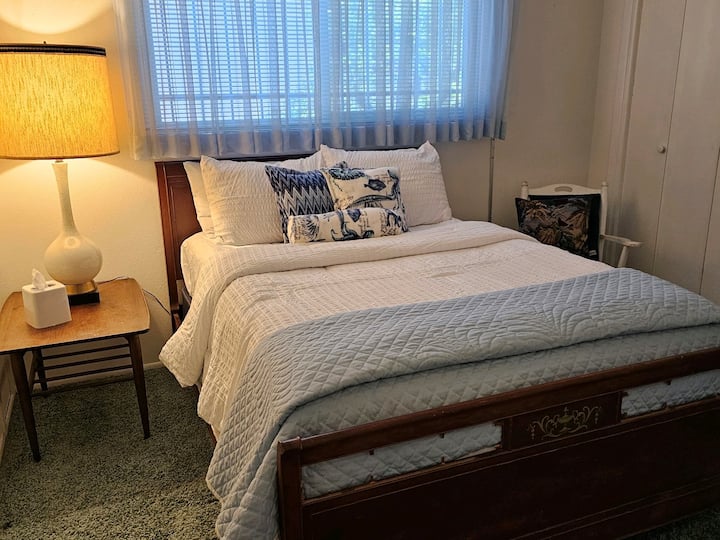 ห้องนอนที่ 4 เตียงใหญ่