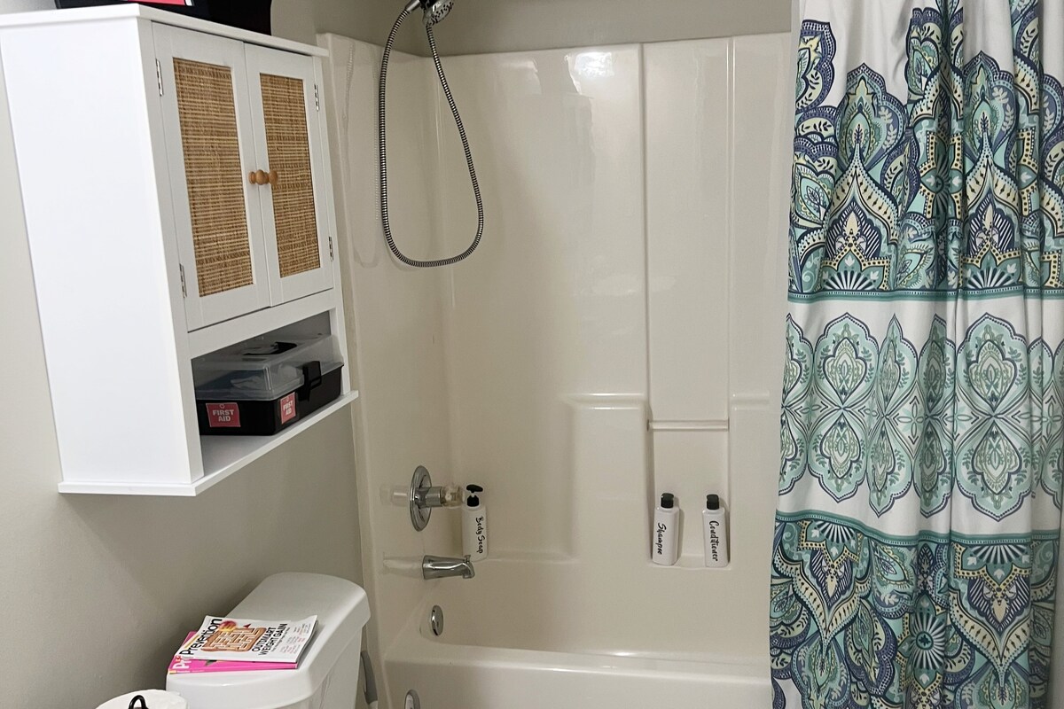 "Nelly’s Place" Private unit for Work Travelers