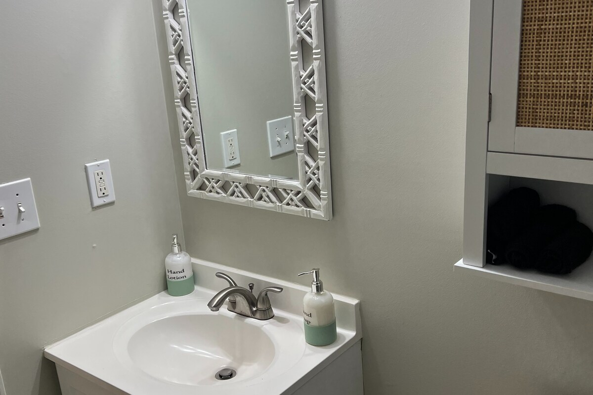 "Nelly’s Place" Private unit for Work Travelers