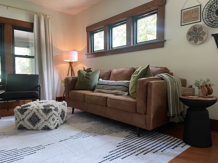Willow WayModern Bungalow Retreat! Houses for Rent in Concordia