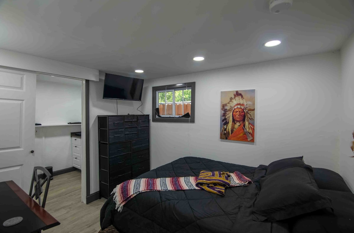 Bedroom 30 day+ “Sitting Bull” – Photo 4