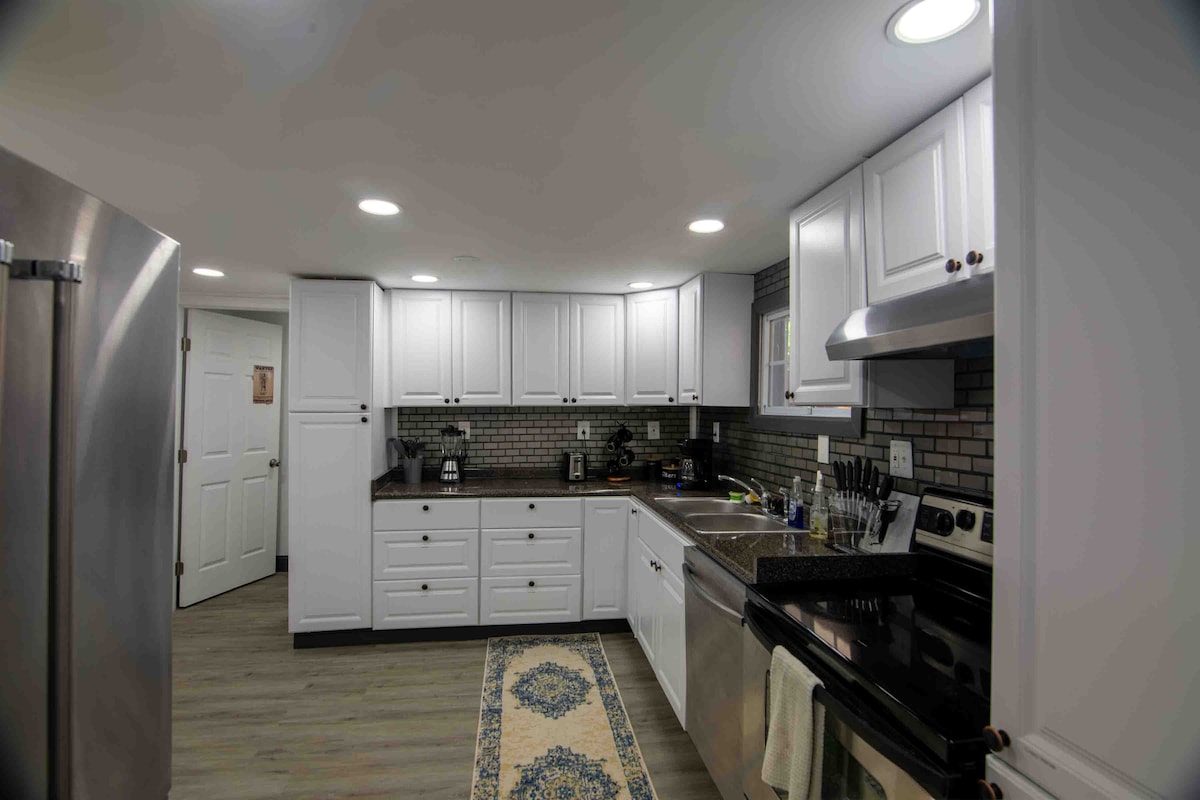 Awesome 2 bedroom, 2 bath, apt. – Photo 3