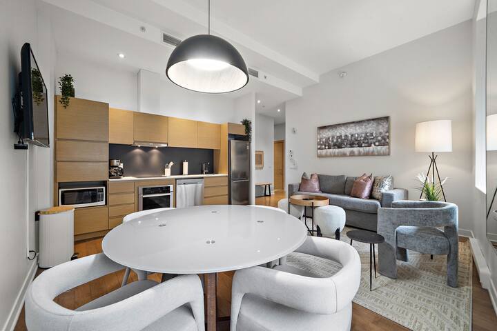 Nomade MTL | Old MTL | Modern 2BR 1BA Apt | gallery image 3