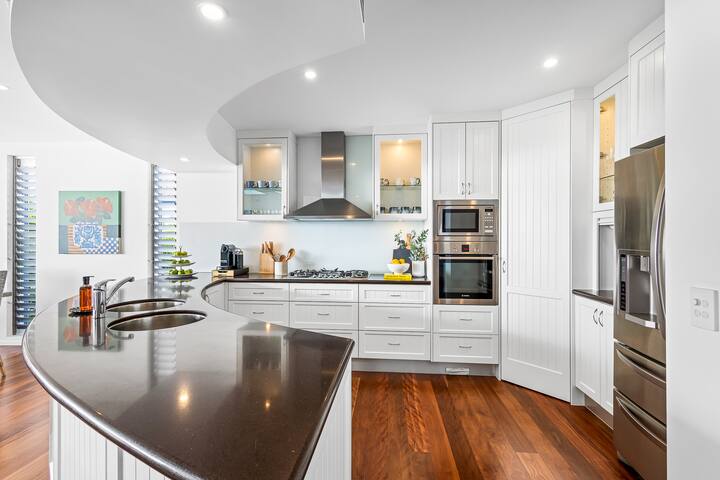 Sunrise @ C-Vue by Your Perfect Host gallery image 5