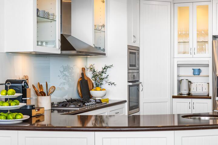 Sunrise @ C-Vue by Your Perfect Host gallery image 3