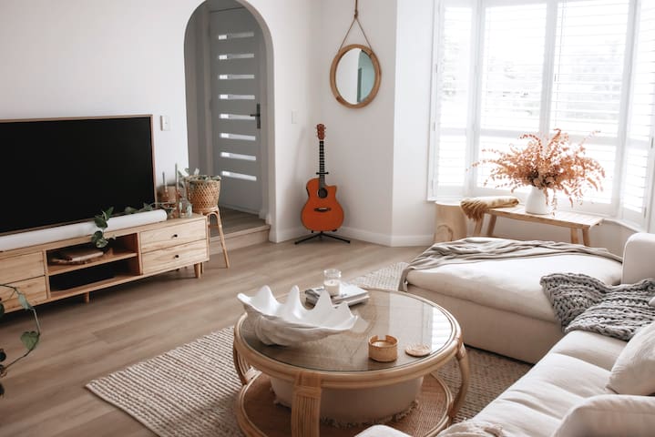 Stunning Outdoor Oasis Close to the Beach gallery image 2