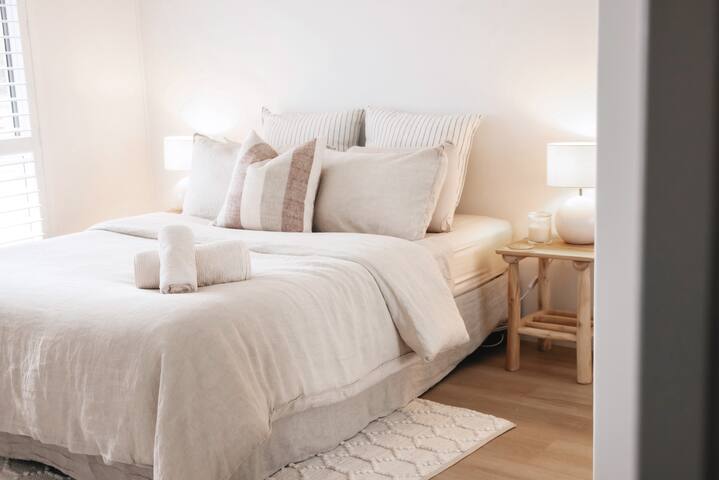 Stunning Outdoor Oasis Close to the Beach gallery image 5