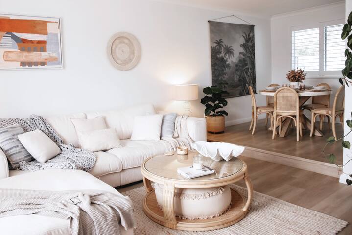 Stunning Outdoor Oasis Close to the Beach gallery image 3