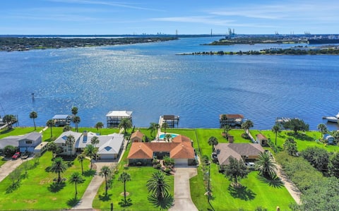 Riverfront Home - Pool - Dock - Fishing - Sleep 10
