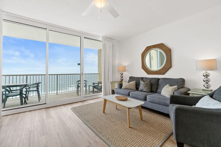 Beautiful 2BR Oceanfront Resort