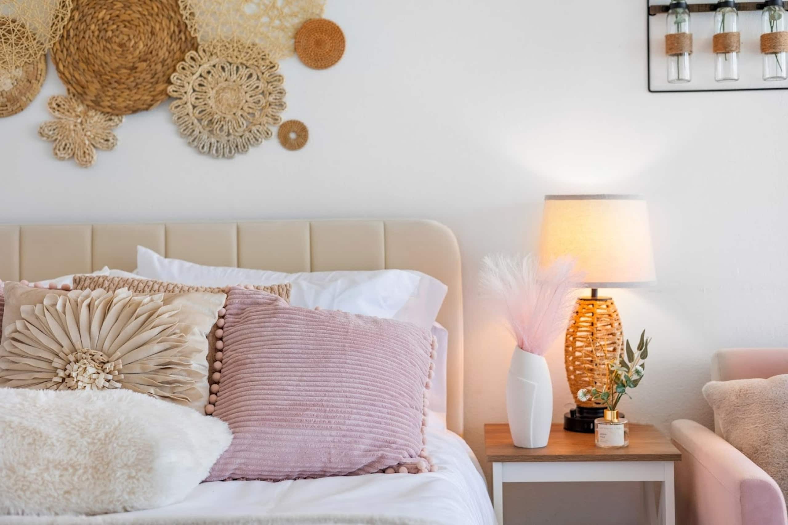 15thFlr Aesthetic Lovely & Bright Cozy Studio - Image 10