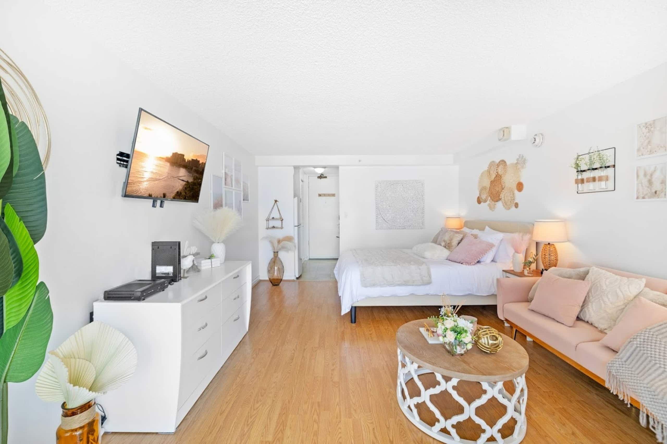 15thFlr Aesthetic Lovely & Bright Cozy Studio - Image 9