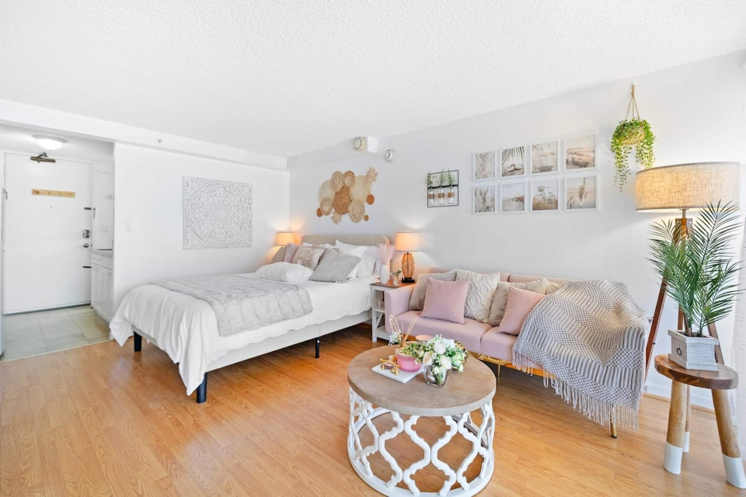 15thFlr Aesthetic Lovely & Bright Cozy Studio - Image 8