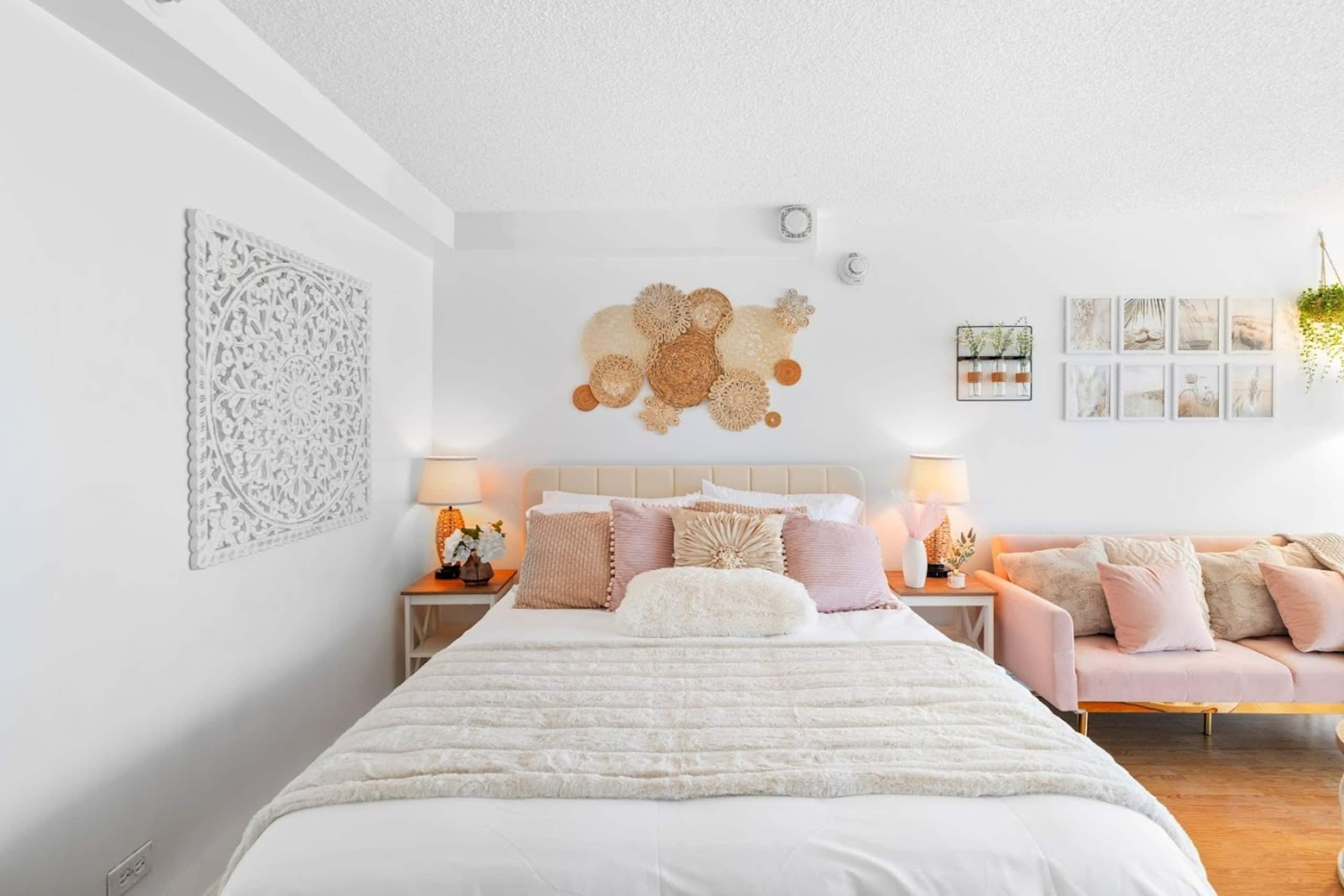 15thFlr Aesthetic Lovely & Bright Cozy Studio - Image 7