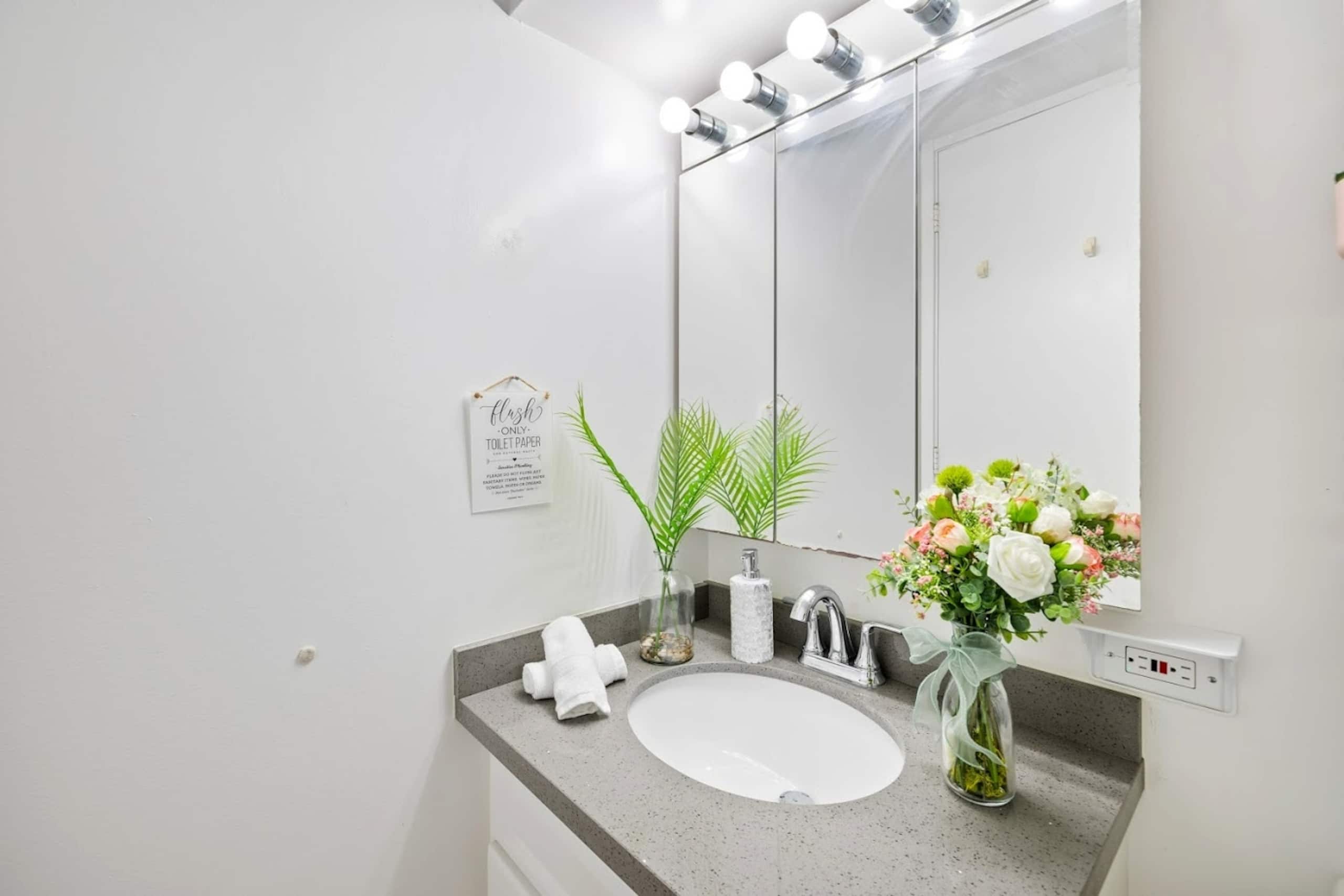 15thFlr Aesthetic Lovely & Bright Cozy Studio - Image 14