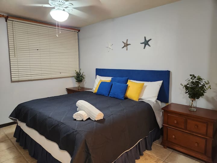 Основна спалня с двойно легло king size и 
собствена баня. 