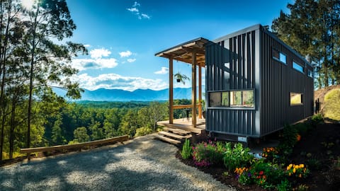 Tiny on Top - outstanding views, and a hot tub!