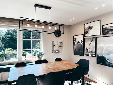 Modern 2 BR Duplex w/ Garden