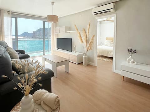 Top Airbnb: Sea Views & Remote Work | Alicante Beachfront in Alacant / Alicante