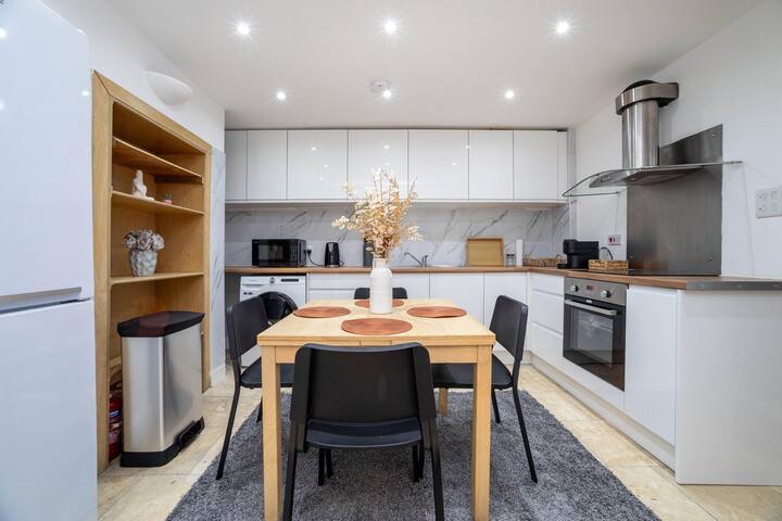 3 bedroom house in Notting Hill gallery image 5