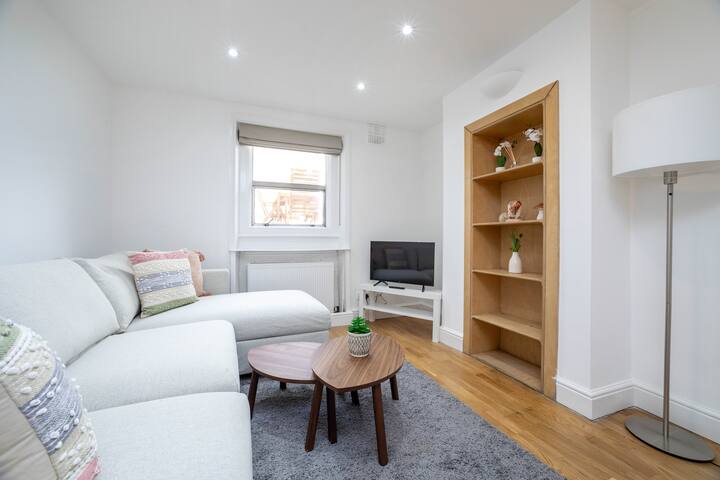 3 bedroom house in Notting Hill gallery image 2