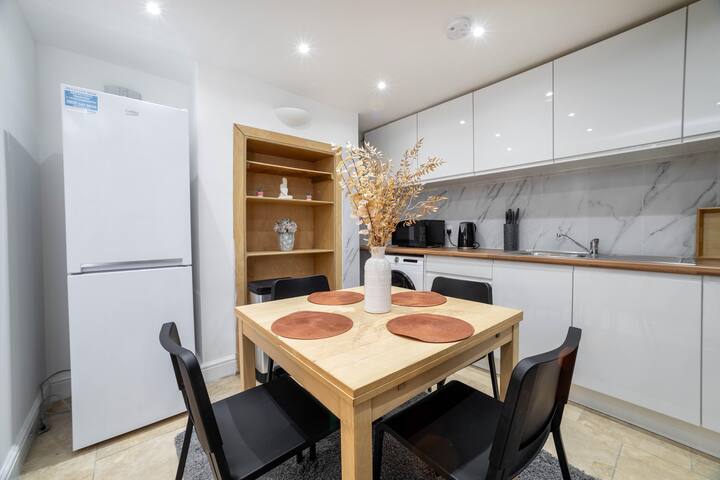 3 bedroom house in Notting Hill gallery image 4