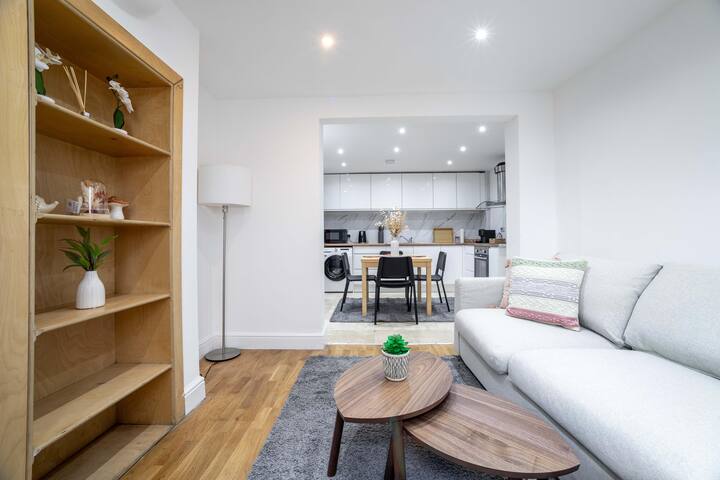 3 bedroom house in Notting Hill gallery image 3