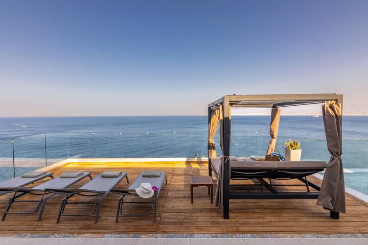 Stunning sea views & Access to a Cove by etouri gallery image 2