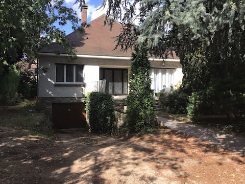 200 m² villa, 8 people, downtown,