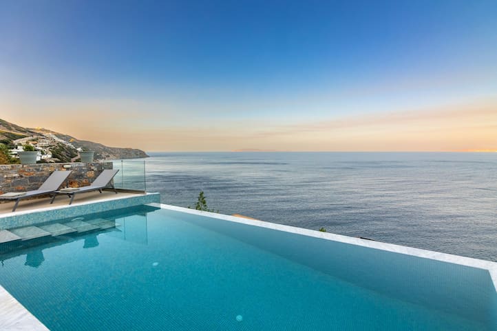 Stunning sea views, Access to a cove – Euphoria