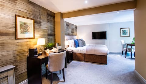 Spacious Ensuite Studio • Parking, Free Gym Pass