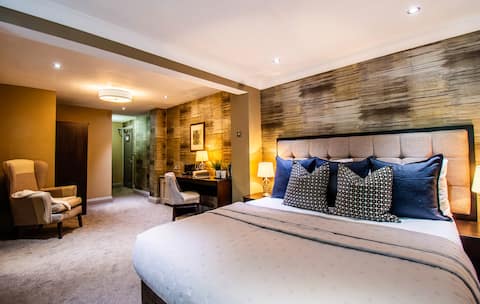 Large Studio:Kitchenette,Free Gym Pass, Fast WiFi