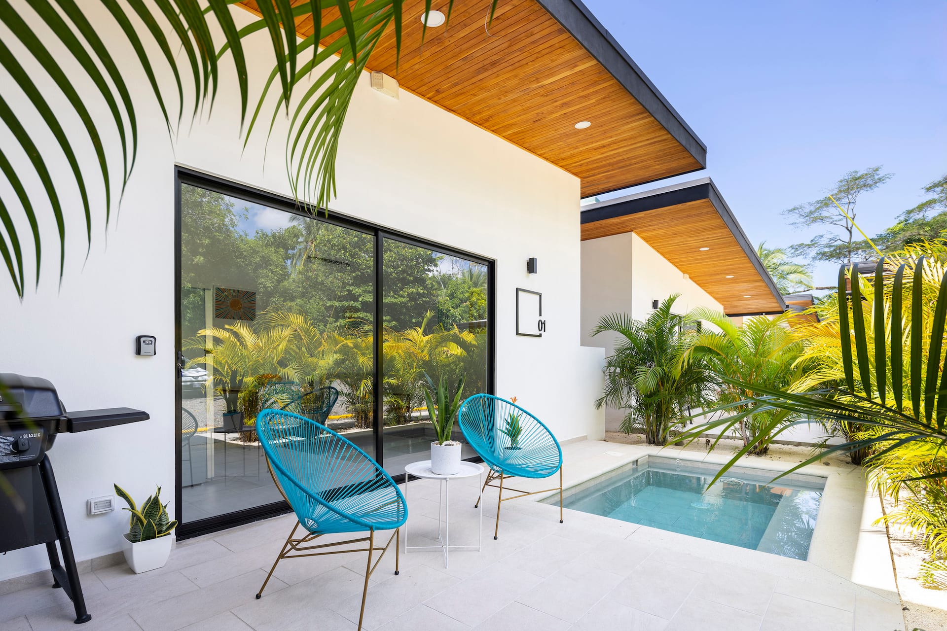 ONE 01 | Private pool | Steps from the beach