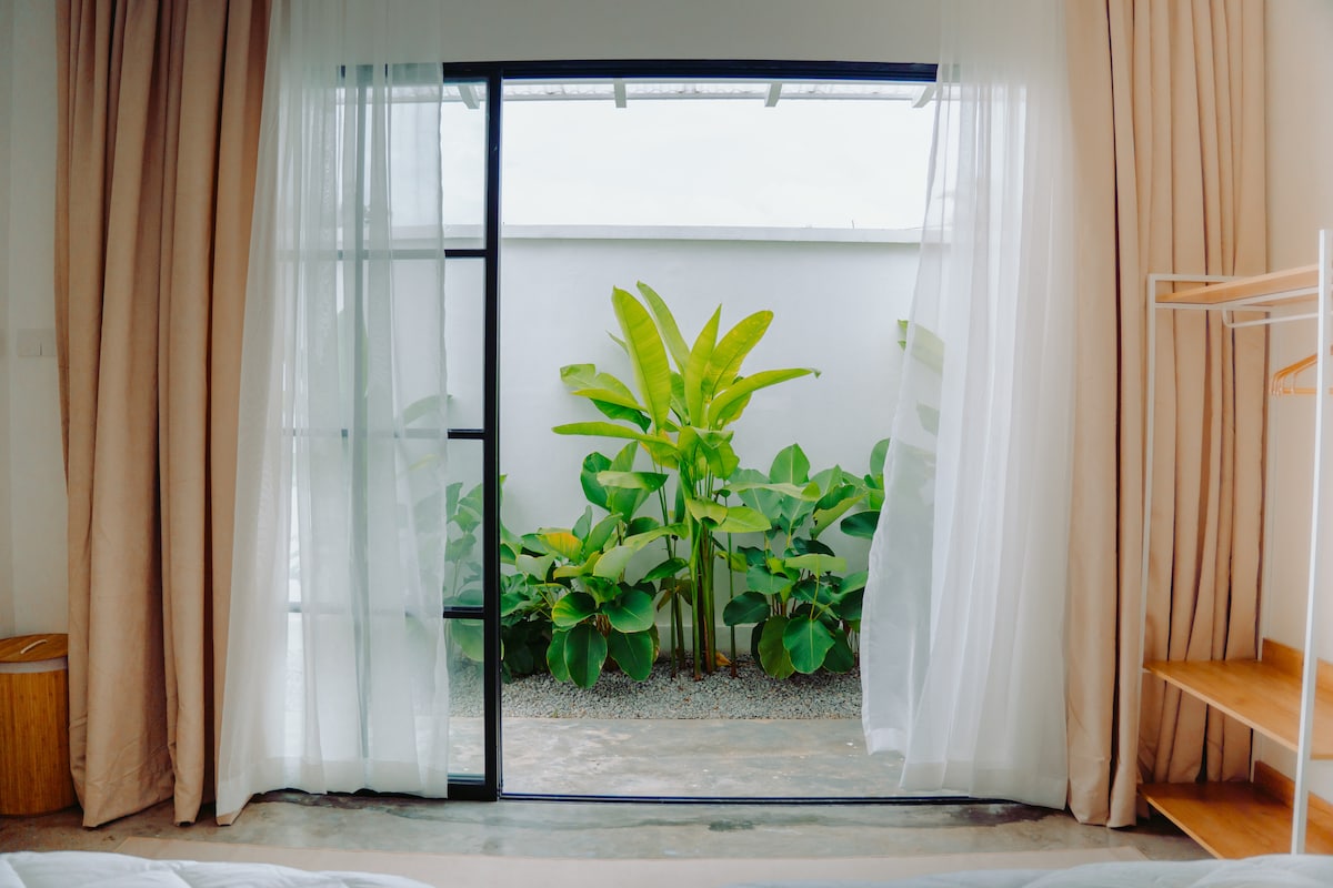 Garden view from Bedroom 3 offer total privacy