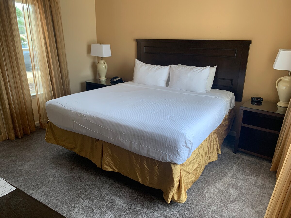 2 Master Suites კომფორტული King საწოლები თქვენს 4BDR კონდომინიუმში
